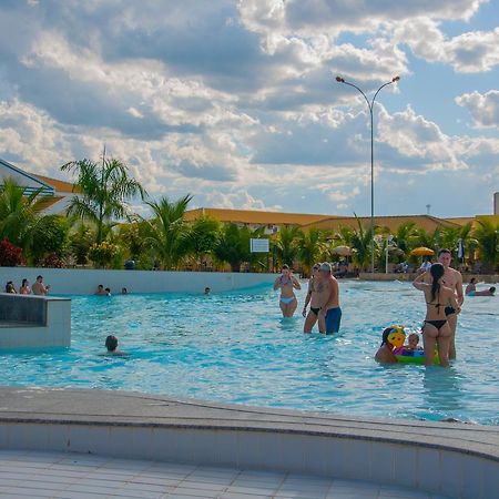 Lacqua Di Roma, Com Fogao Geladeira E Parque Aquatico 24H Caldas Novas Luaran gambar